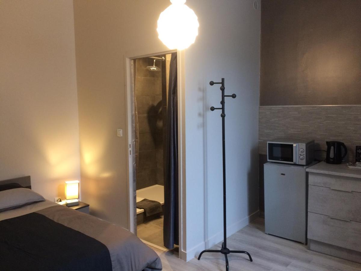 Studio Proche Gare Avec Kitchenette Et Wifi - Porte Rouge Thiviers 外观 照片